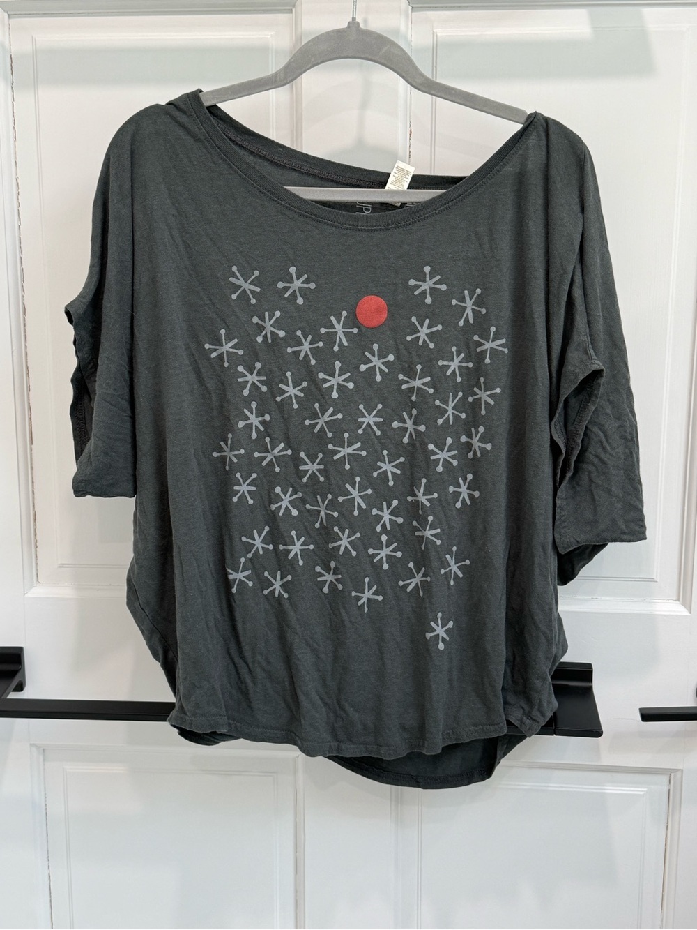 Relaxed Black Graphic Tunic Top with Red Accent